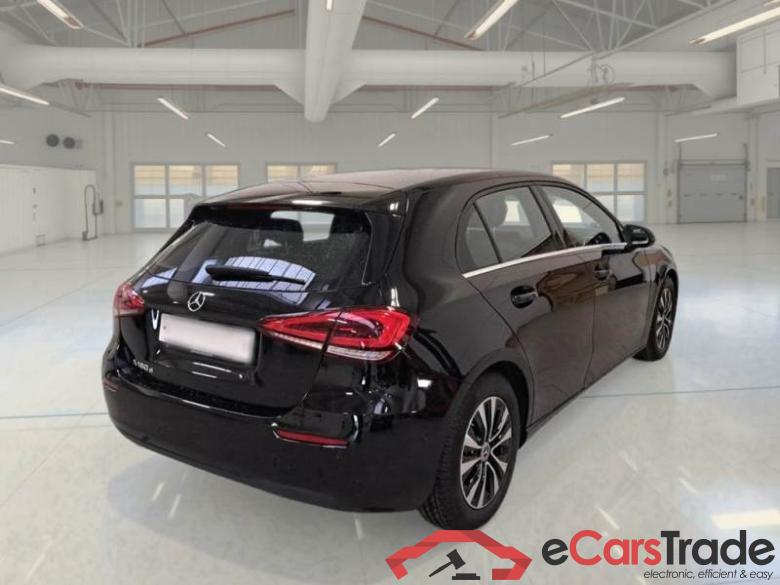 MERCEDES-BENZ CLASSE A / 2018 / 5P / BERLINA A 180 D AUTOMATIC BUSINESS EXTRA #2