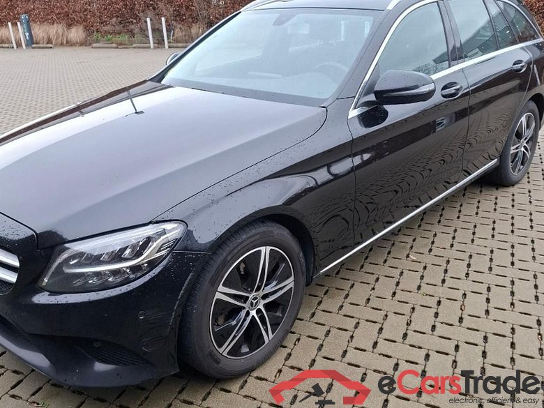 Mercedes C 180d LED-Xenon Navi-Pro 1/2 Sport-Leather KeylessGo Klima PDC ...