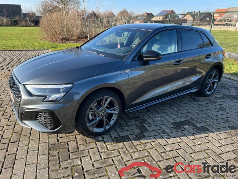 AUDI A3 Sportback PHEV Audi A3 Sportback S line 40 TFSI e  150(204) kW(ch) S tronic #1