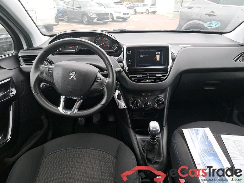 PEUGEOT 208 / 2015 / 5P / berlina con portón 5P Signature 1.2L PureTech 81KW (110CV) (AC) #3