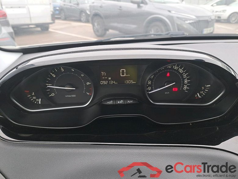 PEUGEOT 208 / 2015 / 5P / berlina con portón 5P Signature 1.2L PureTech 81KW (110CV) (AC) #4