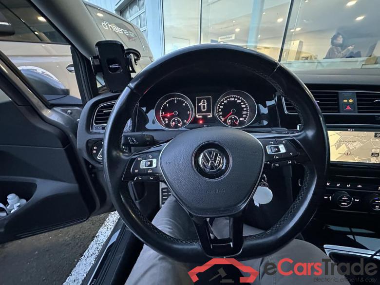 VOLKSWAGEN Golf VII Golf Comfortline 1.6 TDI BlueMotion Technology 81 kW (110 ch) 5 vitesses manuel #2