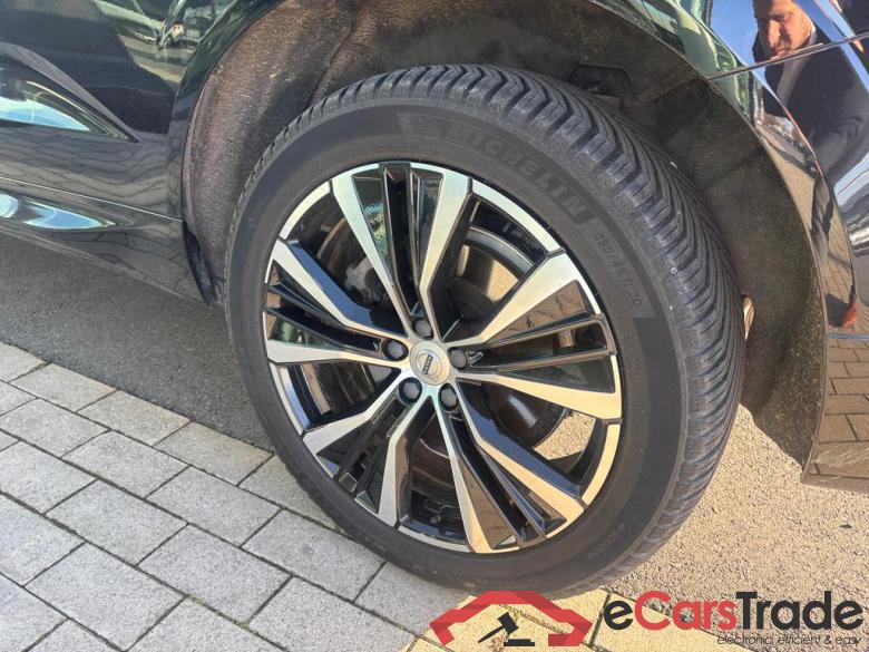 VOLVO XC60 2.0 T6 PHEV AWD Ultimate Dark (257kW) #4
