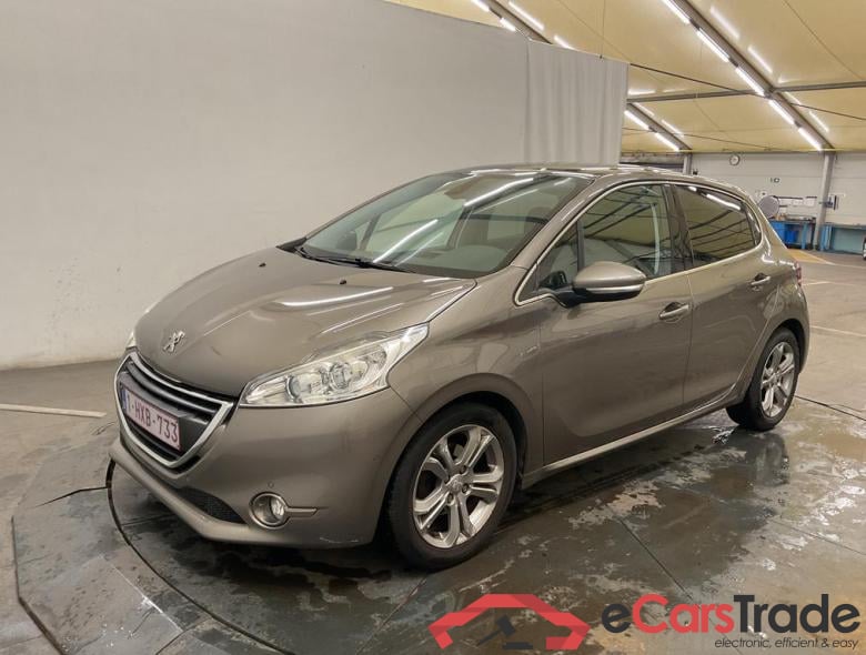 PEUGEOT 208 1.2i Allure