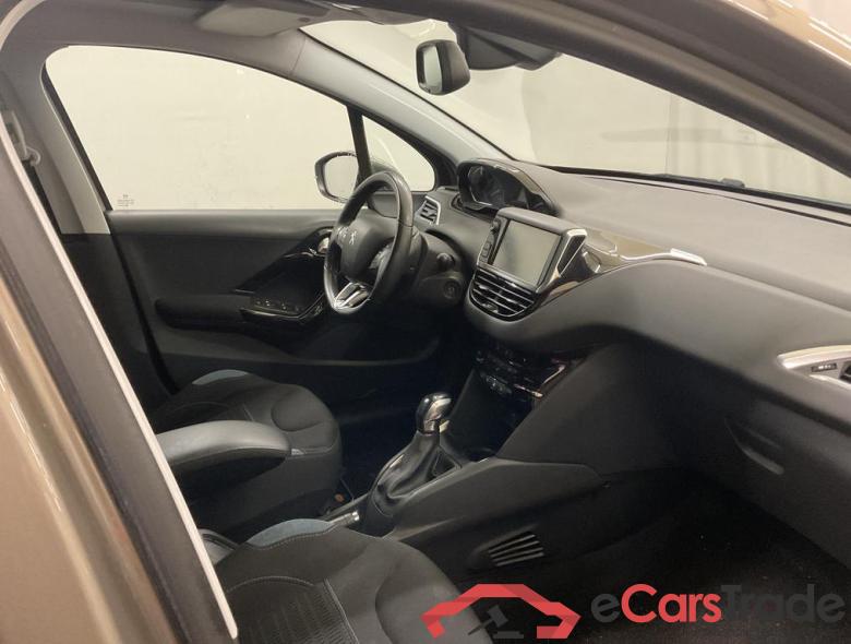 PEUGEOT 208 1.2i Allure #5