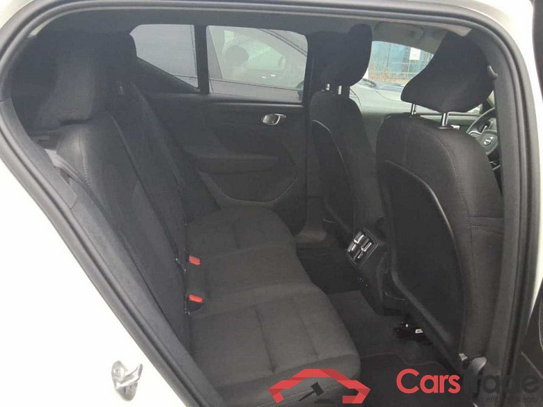 Volvo XC40 (2017->) DE - SUV5 T2 2WD EU6d, Momentum Core (EURO 6d), 2020 - 2022 #4