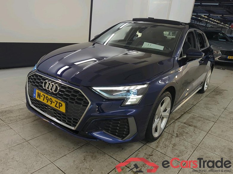Audi A3 Sportback 40 TFSI e S tronic edition 5d + Pano