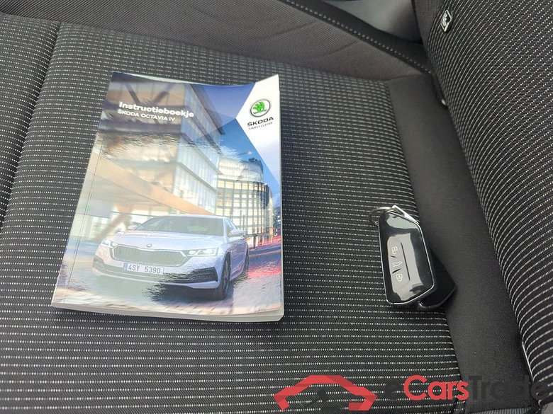 SKODA Octavia Combi 110 kW #6
