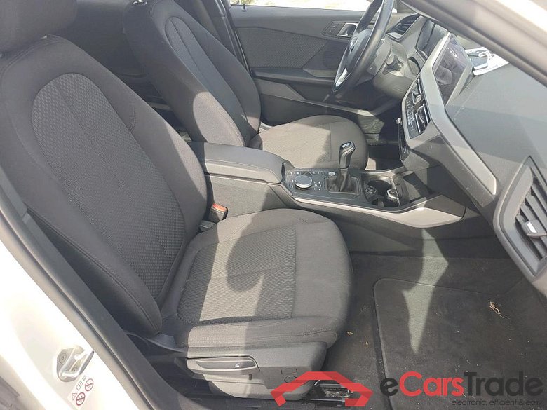 BMW Serie 1 / 2019 / 5P / berlina con portón 118i #6