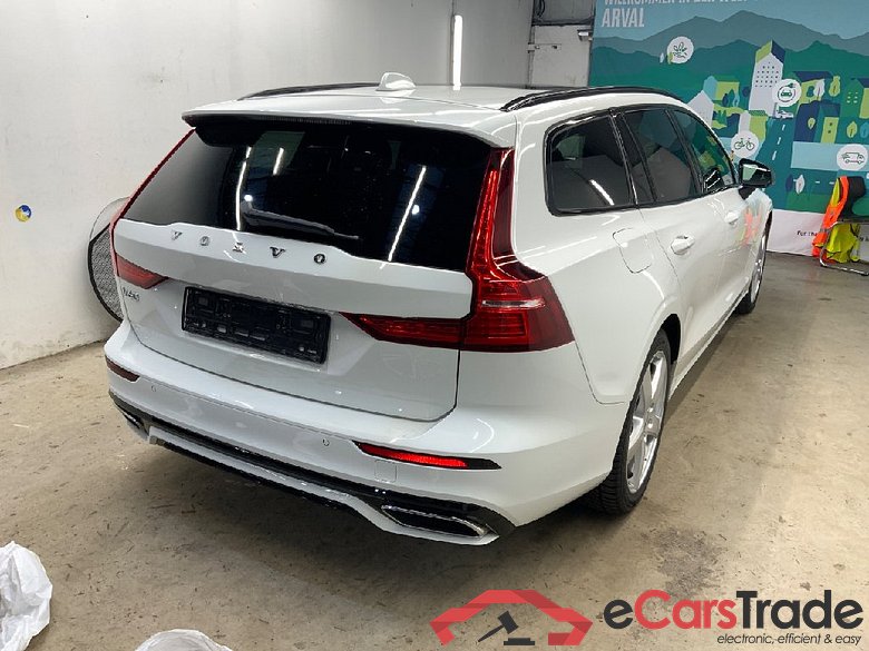 V60 Kombi Plus Dark Recharge Plug-In Hybrid AWD 2.0 T6 293KW AT8 E6d #2