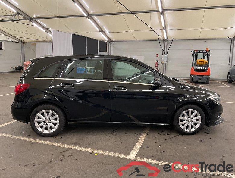 Mercedes B180d Navi-Pro Sport-Seats Klima PDC ... #2