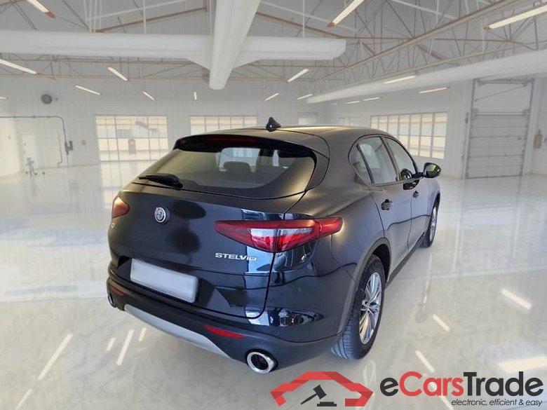 ALFA ROMEO STELVIO / 2017 / 5P / SUV 2.2 TURBO DIESEL 190CV BUSINESS AT8 Q4 #2