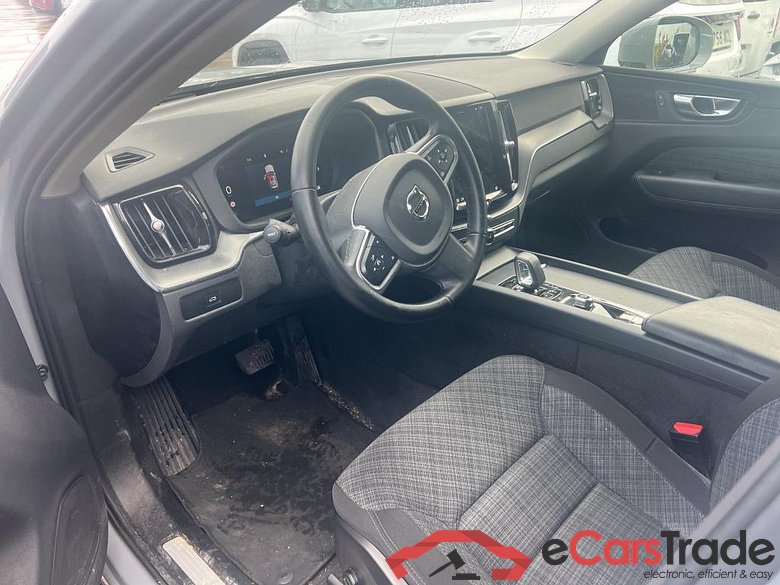 VOLVO XC60 2.0 B5 G AWD Core Auto #3