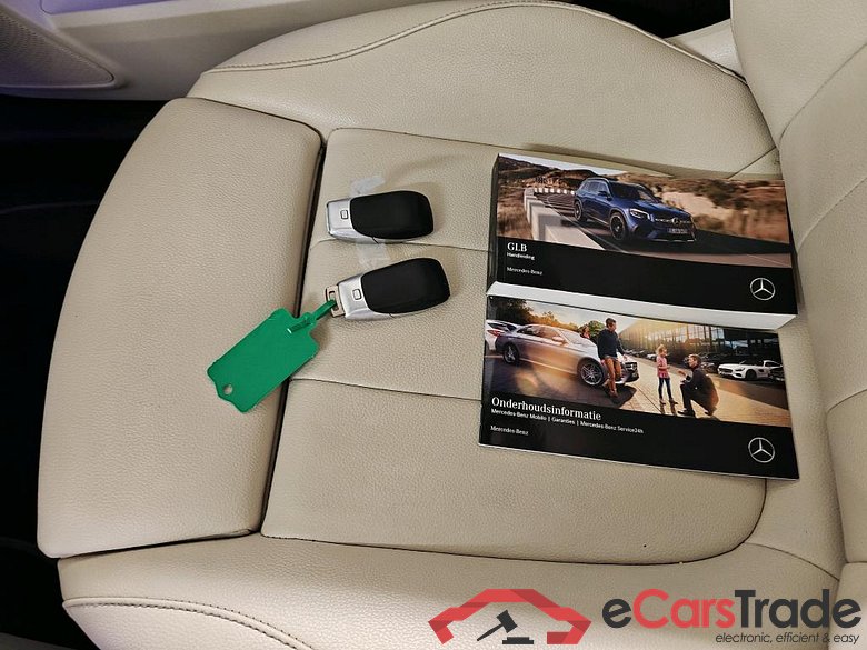 Mercedes-Benz GLB 180 DCT Business Solution Luxury 5d + Pano #4
