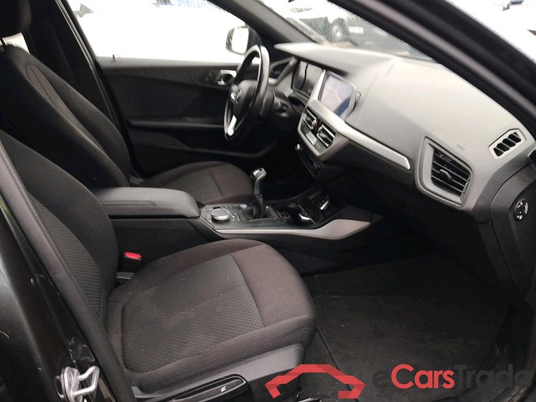 BMW Serie 1 / 2019 / 5P / berlina con portón 118i #6