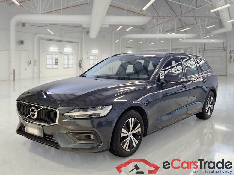 VOLVO V60 / 2018 / 5P / STATION WAGON D3 GEARTRONIC BUSINESS #1