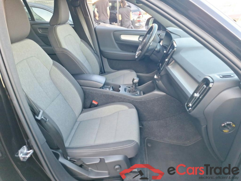 VOLVO - VOL XC40 T3 163PK Momentum Pro & Park Assist Pack   * PETROL * #3