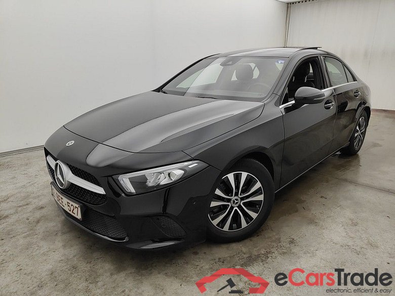 Mercedes-Benz A-Klasse Limousine A 180d Business Solution Aut. 4d #1