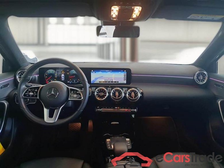MERCEDES-BENZ CLASSE A / 2018 / 5P / BERLINA A 180 D AUTOMATIC SPORT #3
