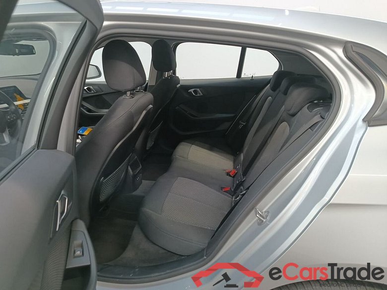 BMW 1 HATCH DIESEL - 2019 118 dA 150hp (EU6AP) 5d #2