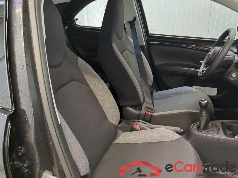 TOYOTA Aygo X 1.0 VVT-i MT Play #4