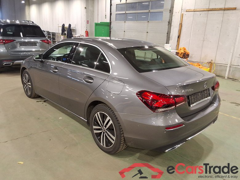 MERCEDES-BENZ A-CLASS LIMOUSINE 1.3 A 250 E BUSINESS SOLUTION DCT #2