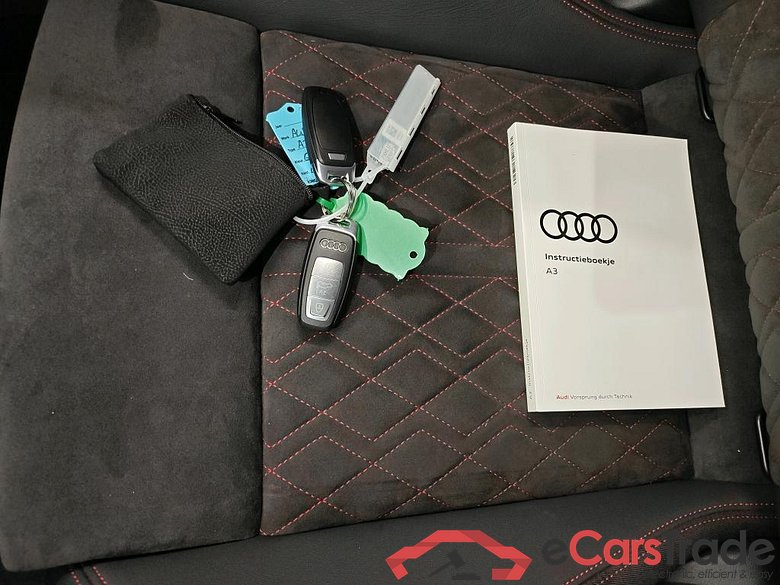 Audi A3 Limousine 35 TFSI S tronic S edition 4d + Optiekpakket zwart #4