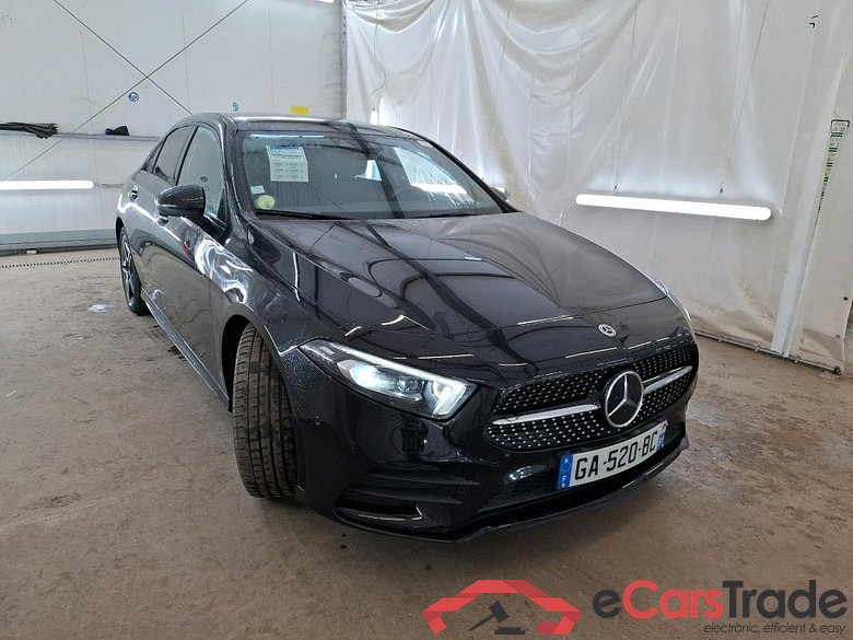 MERCEDES-BENZ Classe A Berline / 2018 / 4P / Berline A 200 d AMG Line 8G-DCT #4