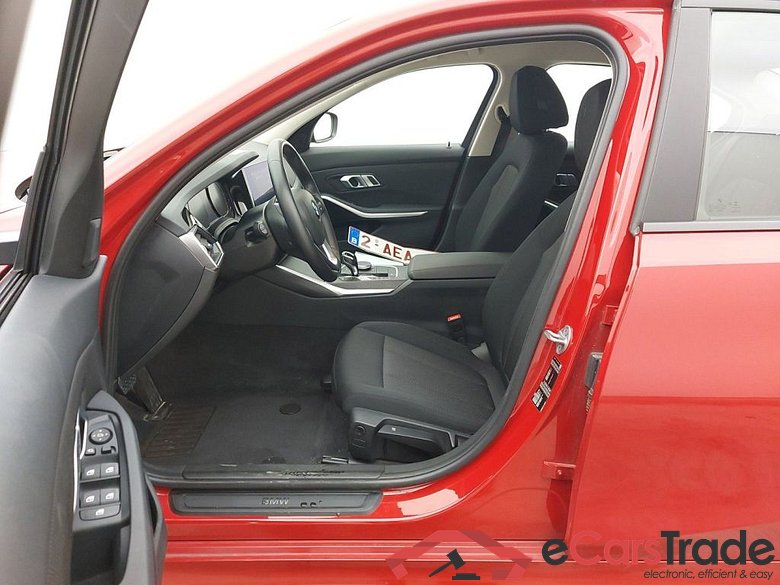 BMW 3 Reeks Berline 318dA (110 kW) 4d #3