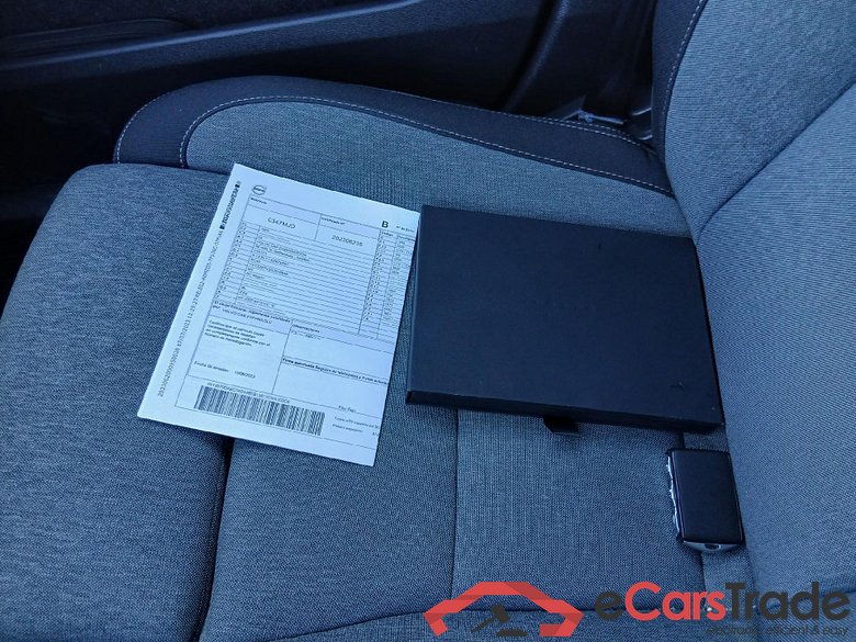 VOLVO XC40 / 2021 / 5P / todoterreno 2.0 B3 G Core Dark Auto #5