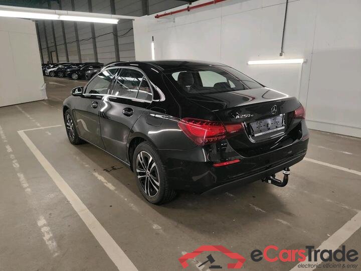 Mercedes A-Klasse Limousine A-Klasse Limousine A 250 e Business Line (PHEV) 160kW/218pk  4D/P Auto-7 #3