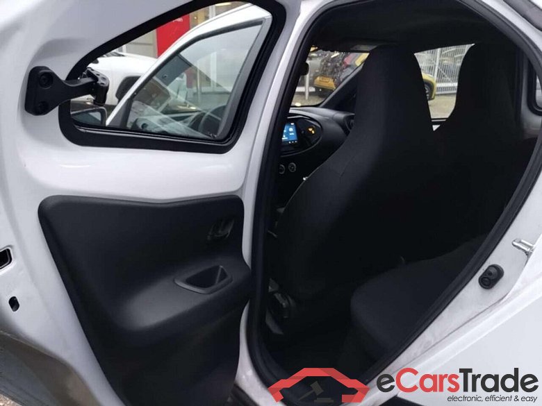 TOYOTA Aygo X 1.0 VVT-i MT Play #5