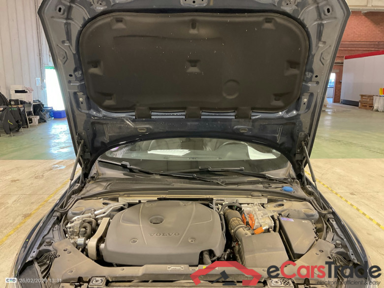VOLVO V60 2.0 T6 PHEV R-DESIGN AUTO 4WD #6