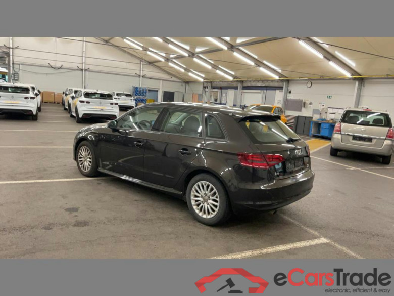 Audi A3 1.6 TDi Navi Klima PDC ... #4