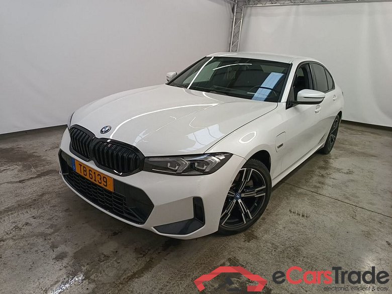 BMW 3 - 2022 320eA PHEV 4d #1
