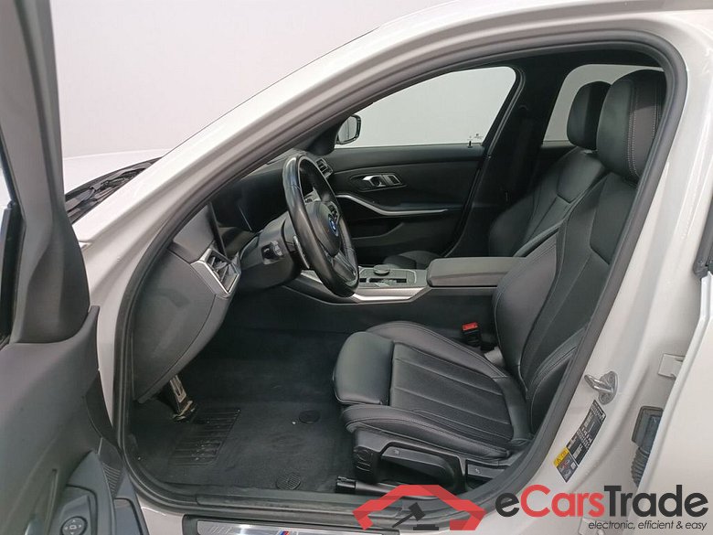 BMW 3 - 2022 320eA PHEV 4d #3