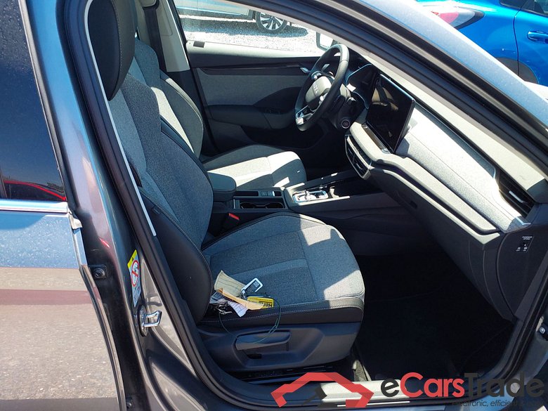 SKODA Octavia 1.5 TSI 110kW (150CV) m-HEV DSG 7 vel. AutomÃ¡tico Combi Design(Pano-Roof + Winterpack) #3