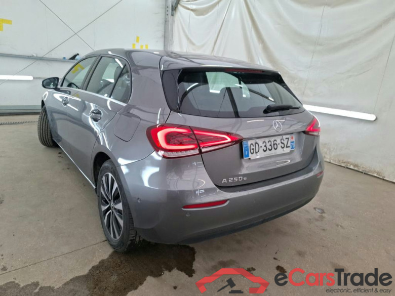 MERCEDES-BENZ Classe A Compact 2018 5P Berline A 250 e Business Line 8GDCT #2