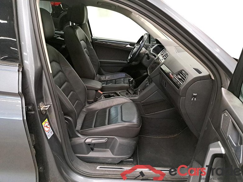 VOLKSWAGEN - VW  TIGUAN ALLSPACE TDI SCR 150PK Highline Pack Premium With Vienna Leather & Travel & GPS Pro &  DynAudio & Two Individual Seats on Third Row & Area View & Pano Roof & Trailer Towing Hook #3