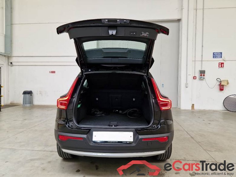 VOLVO XC40 / 2017 / 5P / SUV T4 PLUG-IN HYBRID AUTO RECH INSCRIP EXPR #5
