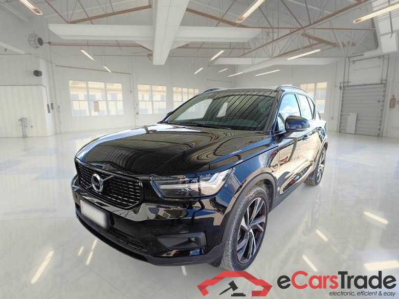 VOLVO XC40 / 2017 / 5P / SUV T4 PLUG-IN HYBRID AUTO RECHARGE R-DESIGN