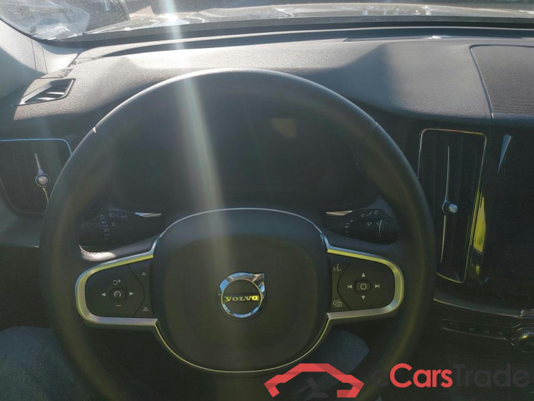 VOLVO XC60 2.0 B4 D Core 200 CV #5