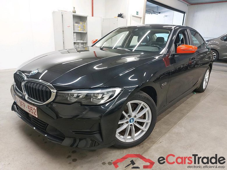 BMW - BMW 3 BERLINE 320e 204PK Pack Business Plus With Heated Seats & Driving Assistant & Active Cruise Control & Parking Assistant Pack & Electric Sunroof * HYBRID *