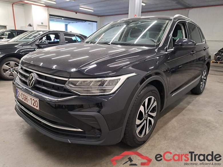 VOLKSWAGEN - VW  TIGUAN TSI 130PK Active With Cargo & Chrome Pack  * PETROL *