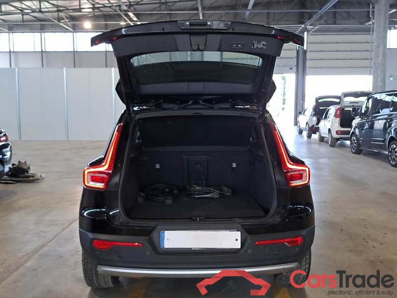 VOLVO XC40 / 2017 / 5P / SUV T4 PLUG-IN HYBRID AUTO RECH INSCRIP EXPR #5