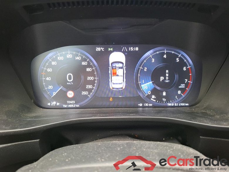 VOLVO XC40 / 2017 / 5P / SUV B4 AWD 197 Geartro 8 Momentum Business #6