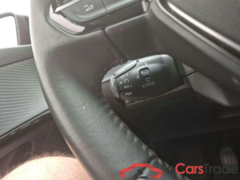 PEUGEOT 208 1.2 PT Active #6