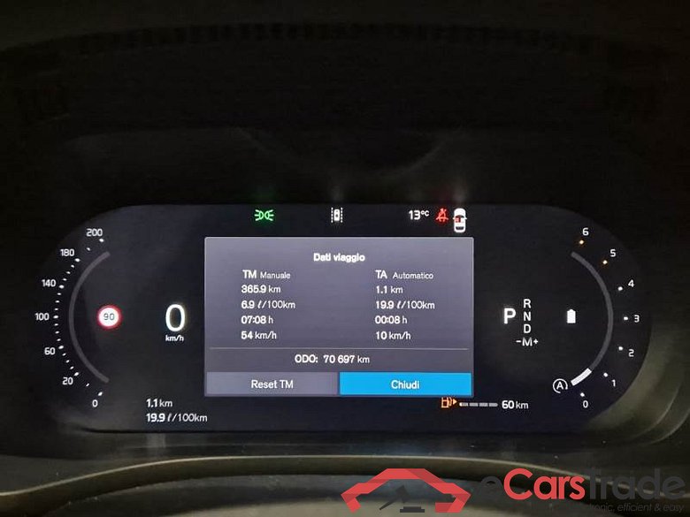 VOLVO XC60 / 2021 / 5P / SUV B4 D AUTOMATICO PLUS DARK #4