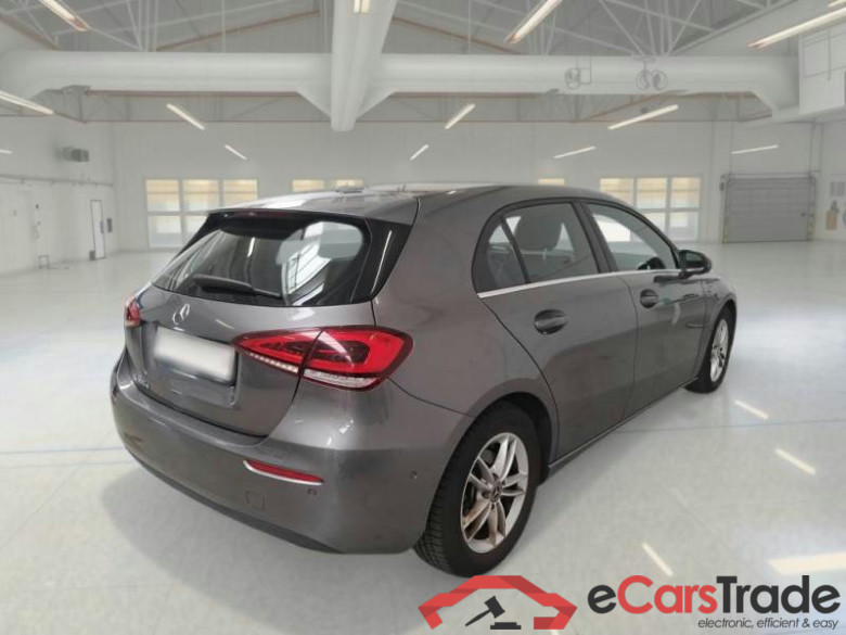 MERCEDES-BENZ CLASSE A / 2018 / 5P / BERLINA A 180 D AUTOMATIC BUSINESS EXTRA #2