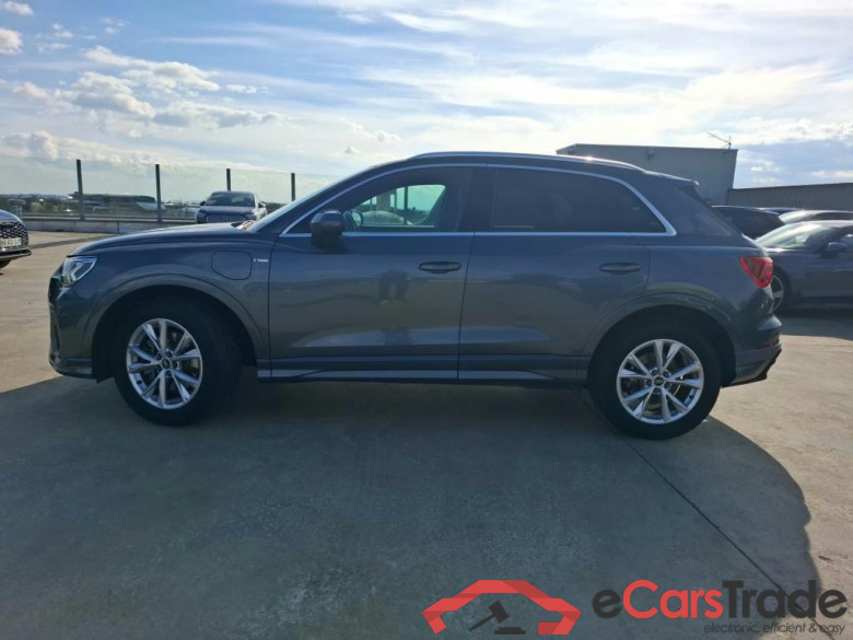 AUDI Q3 / 2018 / 5P / SUV 45 TFSI E 245 S TRONIC S LINE #3